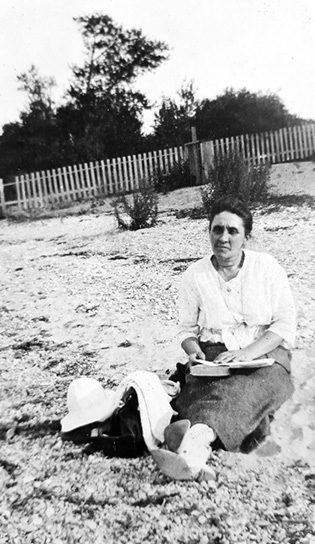 photo of Edith Hancox, late 1920s